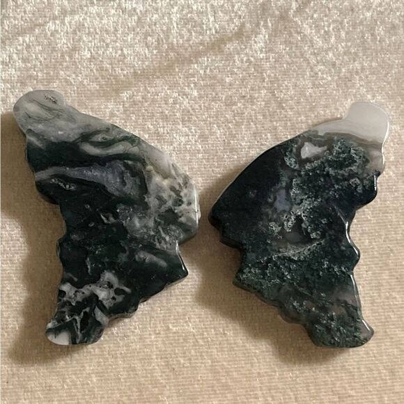 Moss Agate Butterfly Wing 2.2” Set 56g With Stand - Picture 4 of 8